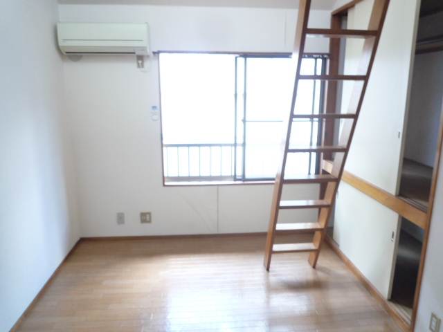 Living and room. A bright room