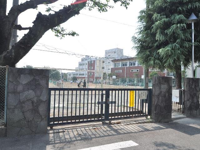 Junior high school. 1100m until the green junior high school