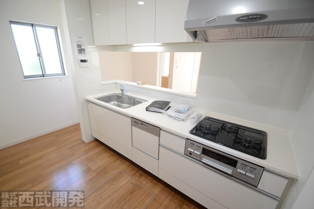 Kitchen. Artificial marble counter kitchen ・ Dishwasher
