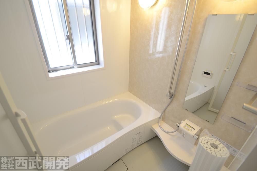 Bathroom. Hitotsubo ・ Window barrier-free type ventilation drying with machine bathroom