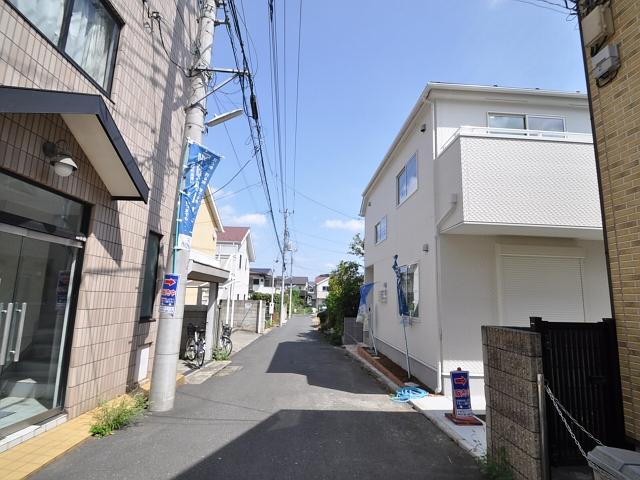 Local photos, including front road. Contact road (August 2013) Shooting