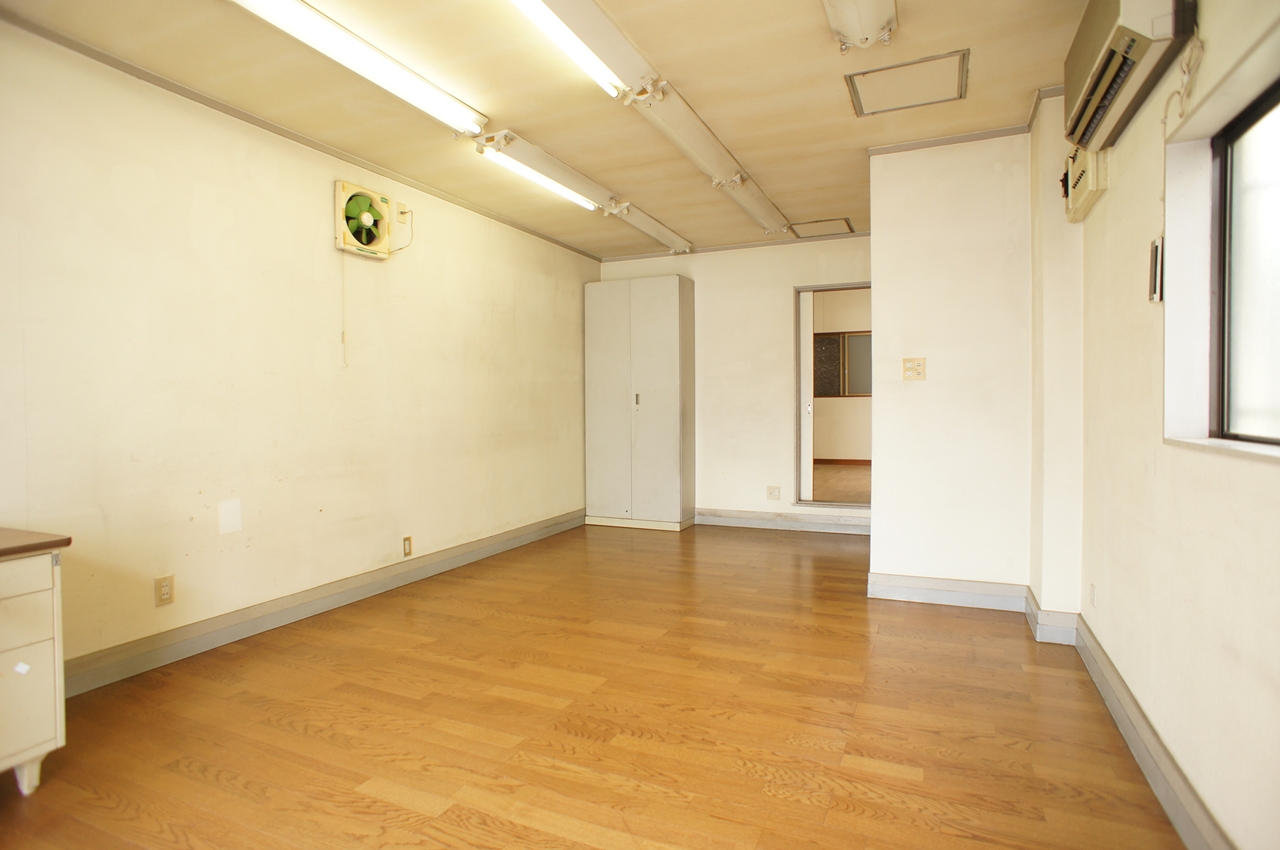 Other room space. 1F store