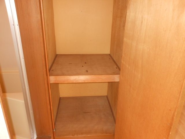 Receipt. Storage space with depth