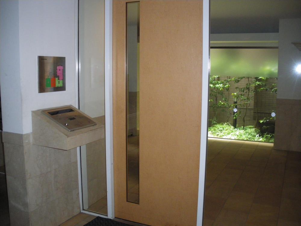 Other local. Entrance which adopted the auto-lock system that privacy protect