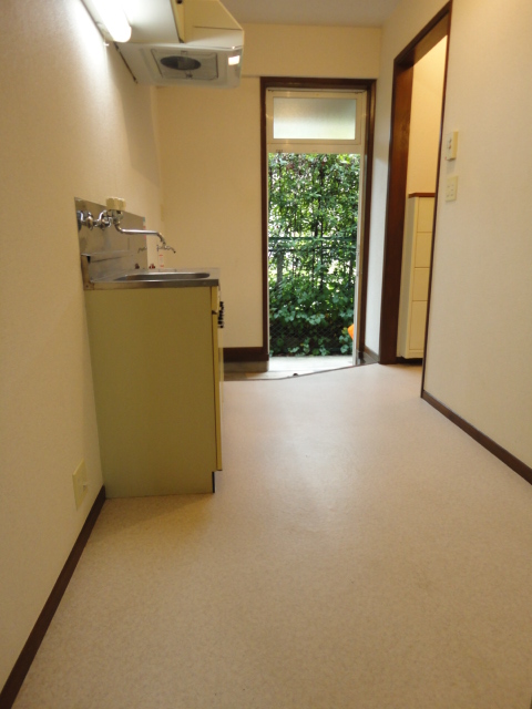 Entrance. To the entrance side