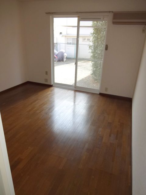 Living and room. Per day is a good ☆ 