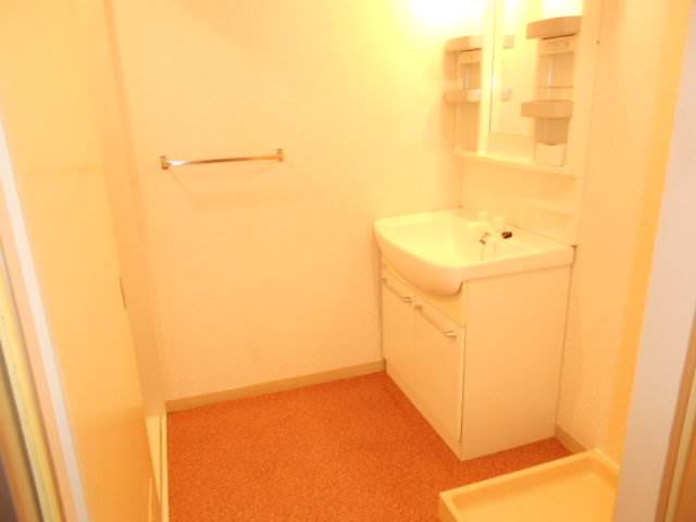 Washroom. Yes dressing room