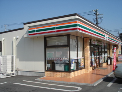 Convenience store. 150m to Seven-Eleven (convenience store)