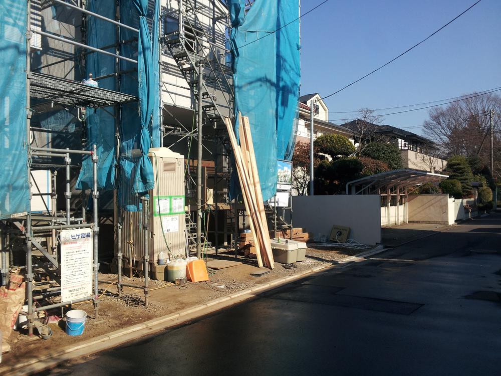 Local photos, including front road. Local (12 May 2013) Shooting