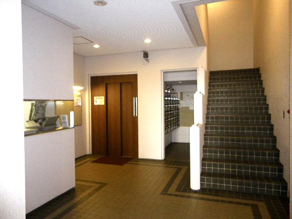 Entrance. Common areas