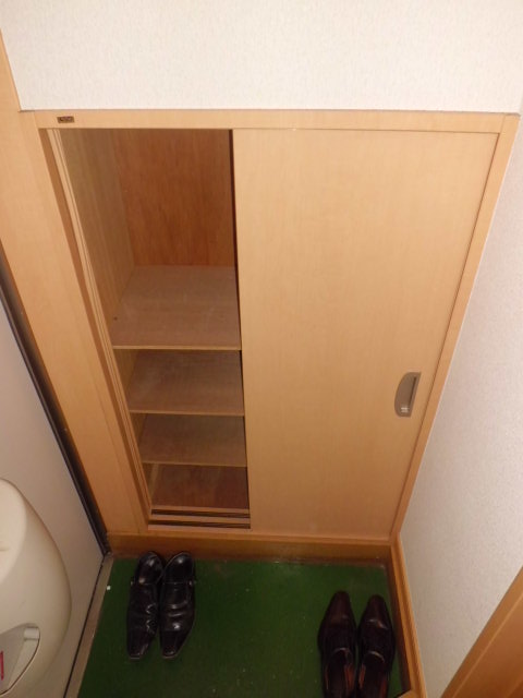 Entrance.  ☆ Yes shoe box ☆ 