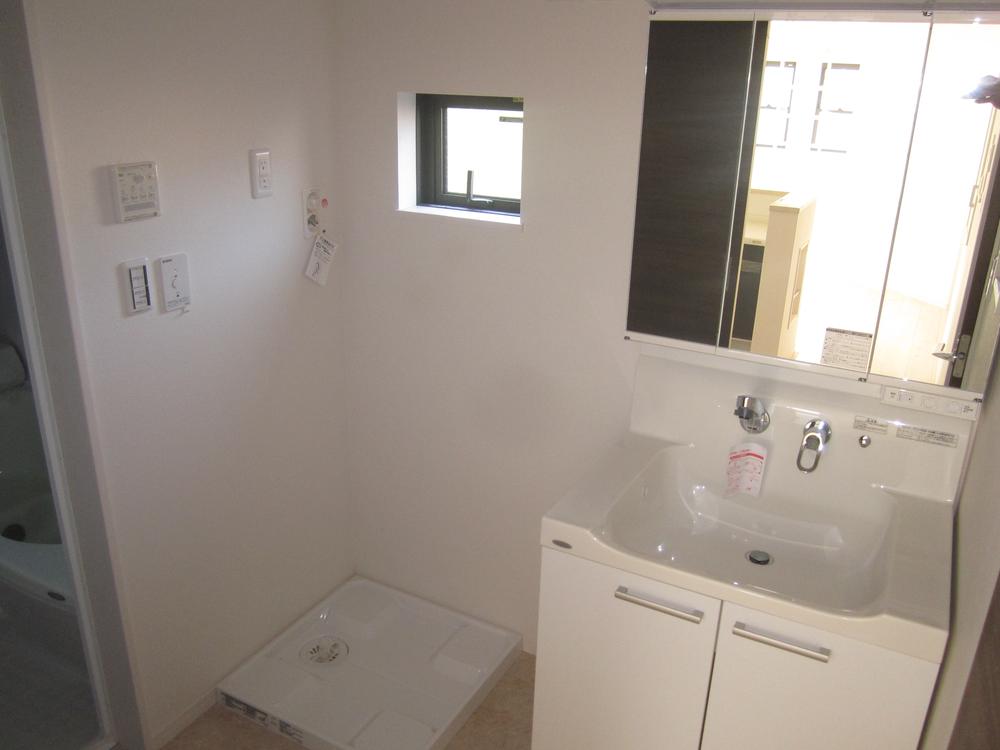 Same specifications photos (Other introspection). ● same specifications: washroom