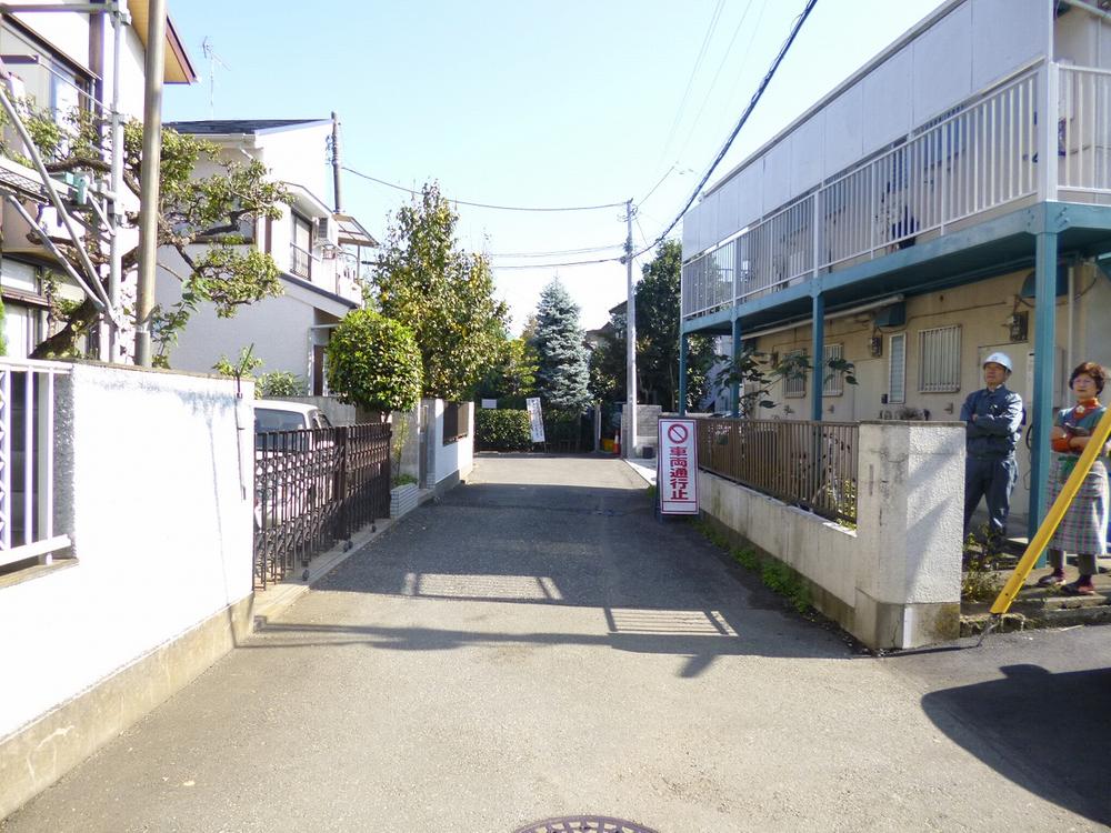 Local photos, including front road. Local (10 May 2013) Shooting