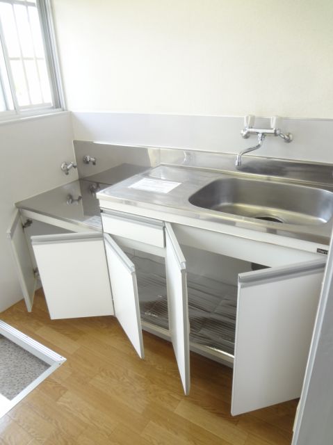 Kitchen. It is easy to be cooking in the large kitchen