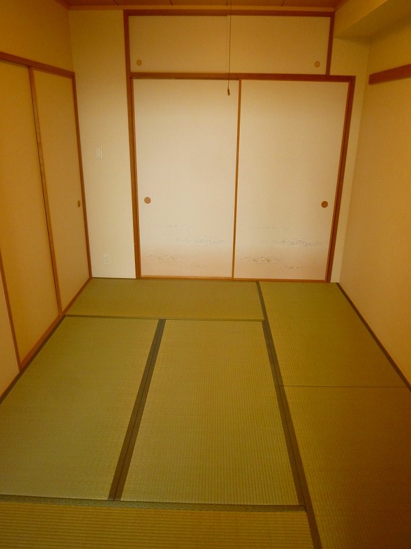 Other room space. The photograph is a different Room No..