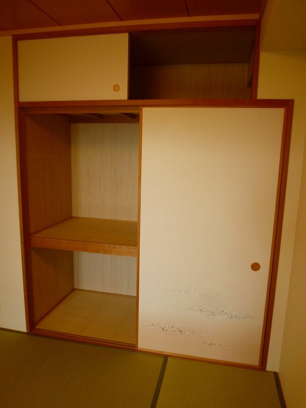 Receipt. The photograph is a different Room No..