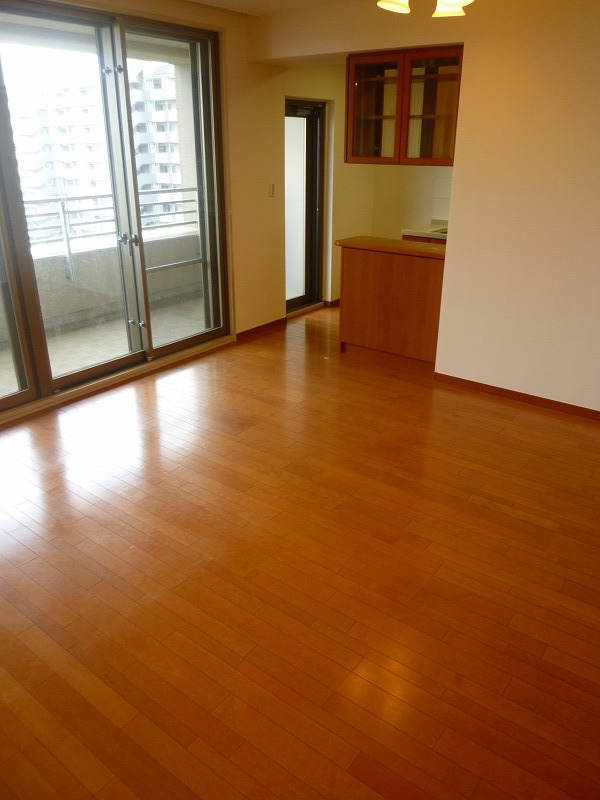 Other room space. The photograph is a different Room No..