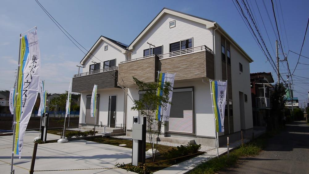 Local appearance photo. Station 3-minute walk of a good location. Good selling local and please come visit per yang facing south road! !