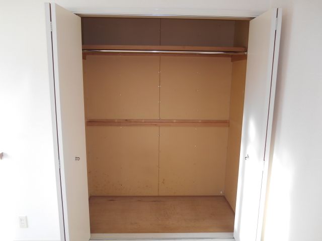 Receipt. It is housed in the closet type to enter a lot