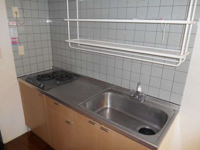 Kitchen. 2-neck with gas stove, There is also enough cooking space