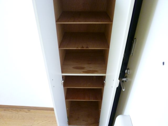 Other Equipment. Safe storage of shoes with a shoebox