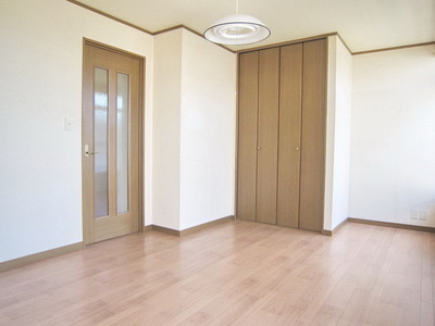 Other room space. Western-style 8 pledge