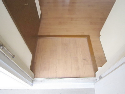 Entrance. Entrance ・ Shoebox