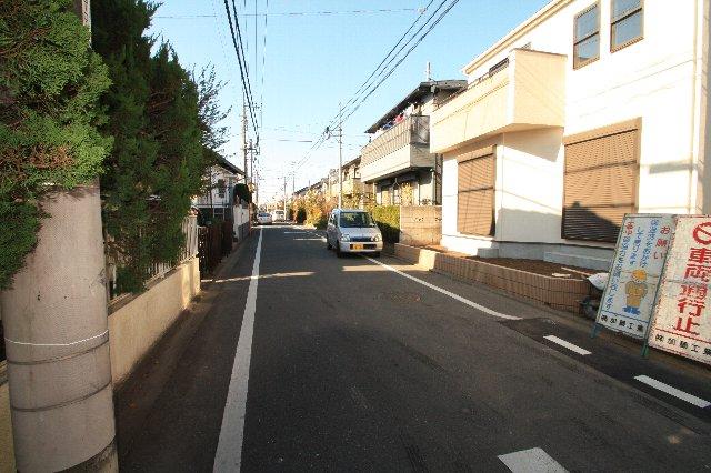 Local photos, including front road. Local (12 May 2013) Shooting