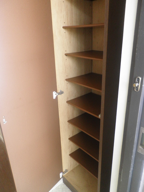 Receipt. Cupboard You can quite a lot of storage! !