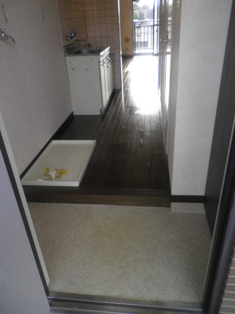 Entrance. Ease wear off width is because the spread ☆