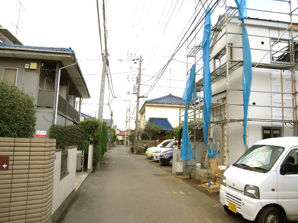 Local photos, including front road. Local (11 May 2013) Shooting