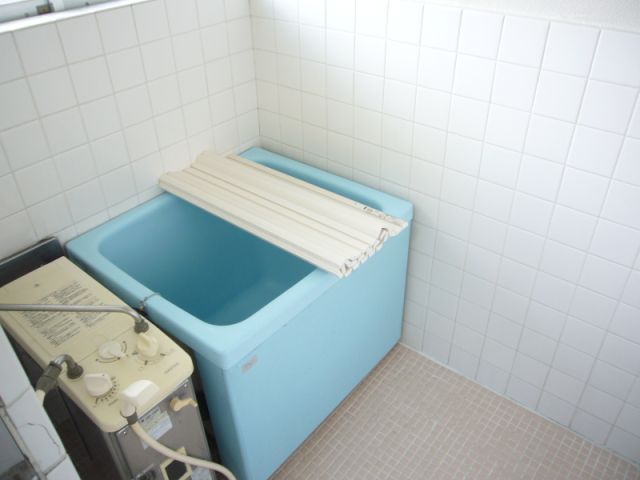 Bath. Easy-to-use bus ・ It is another toilet