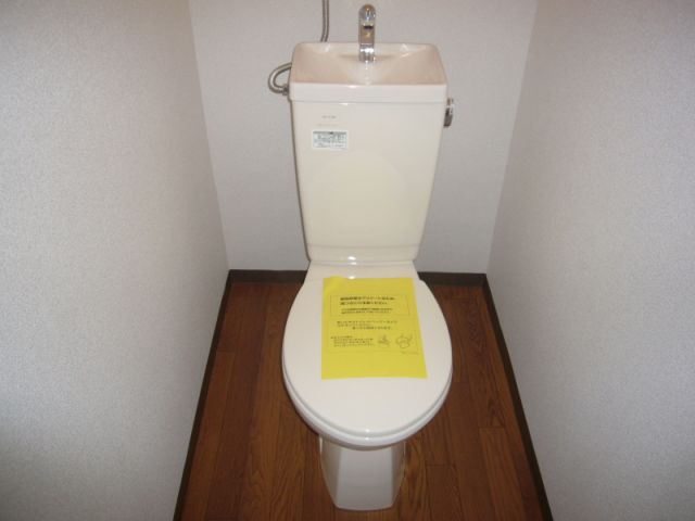 Toilet. Easy-to-use bus ・ It is another toilet