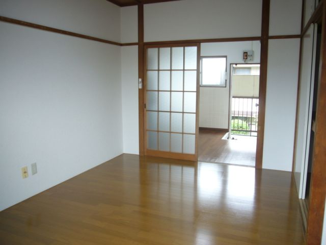 Living and room. 6 Pledge is the flooring of the room