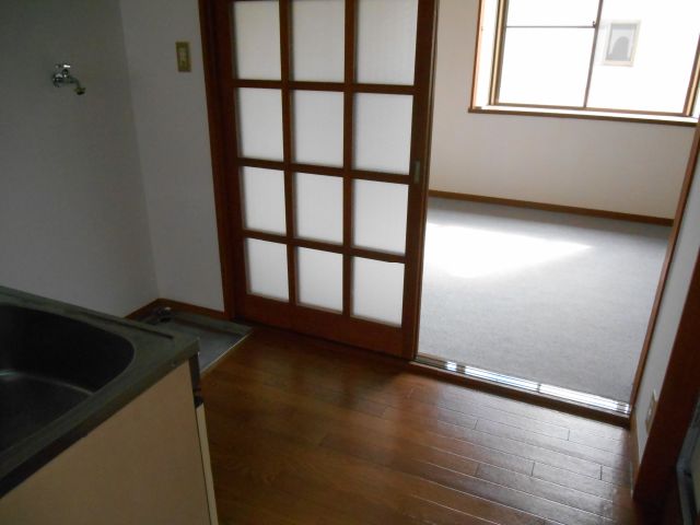 Kitchen. 3 Pledge kitchen space