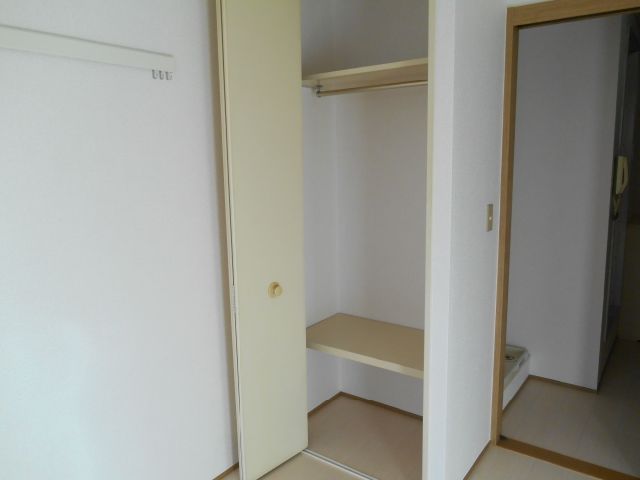 Receipt. It has accommodated conveniently divided into three stages