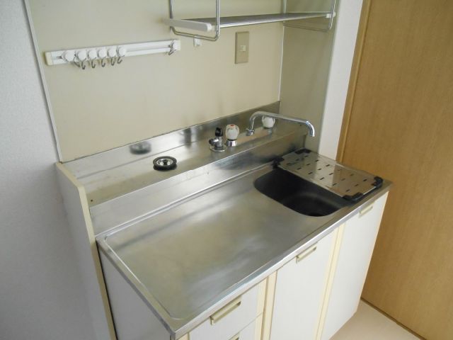 Kitchen. Gas stove can be installed, It comes with a housing on the top