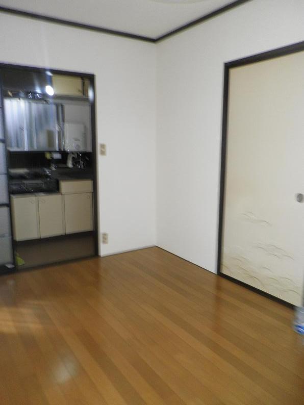 Living and room. The Western-style rooms equipped with air conditioning ☆