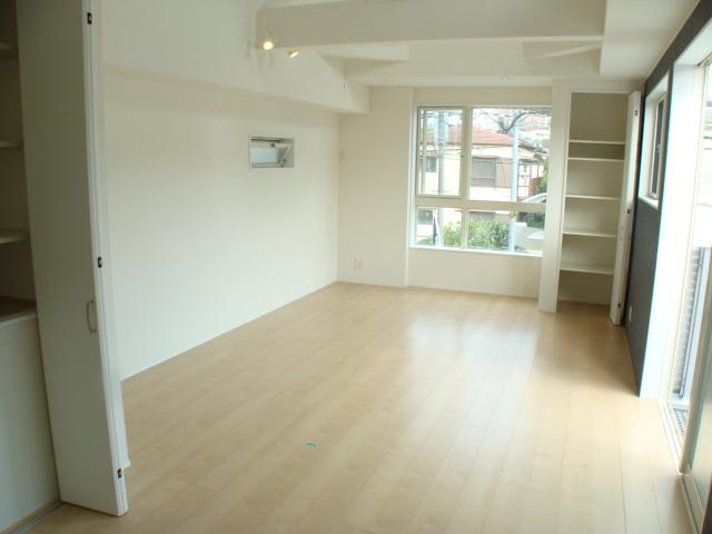 Living. Same specifications