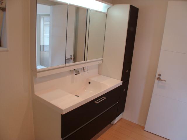 Wash basin, toilet. Same specifications