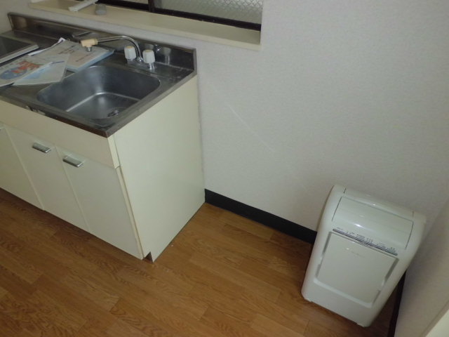 Other Equipment.  ☆ Refrigerator storage is located properly ☆ 