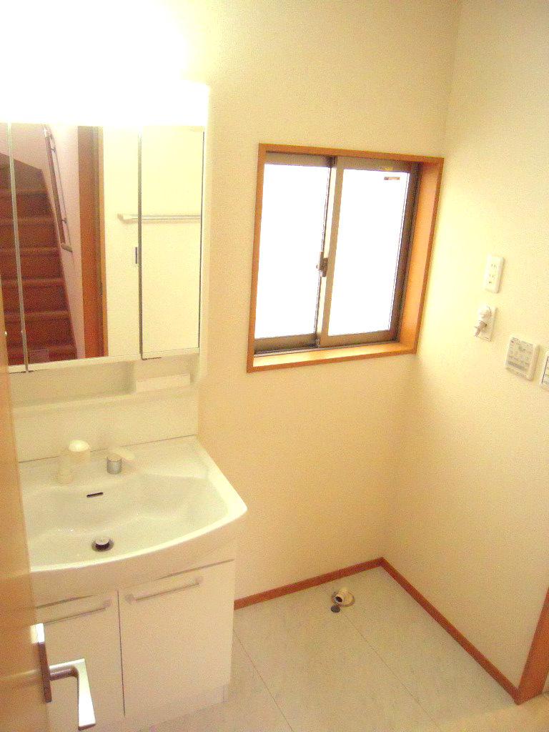 Wash basin, toilet. Indoor (September 2013) Shooting