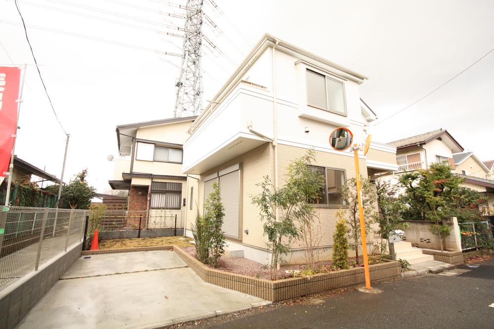 Local appearance photo. Local (12 May 2013) Shooting