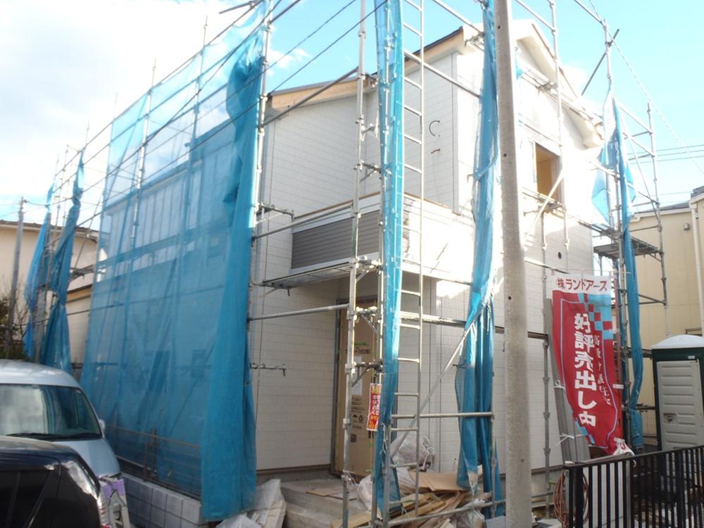 Local appearance photo. Local (12 May 2013) Shooting