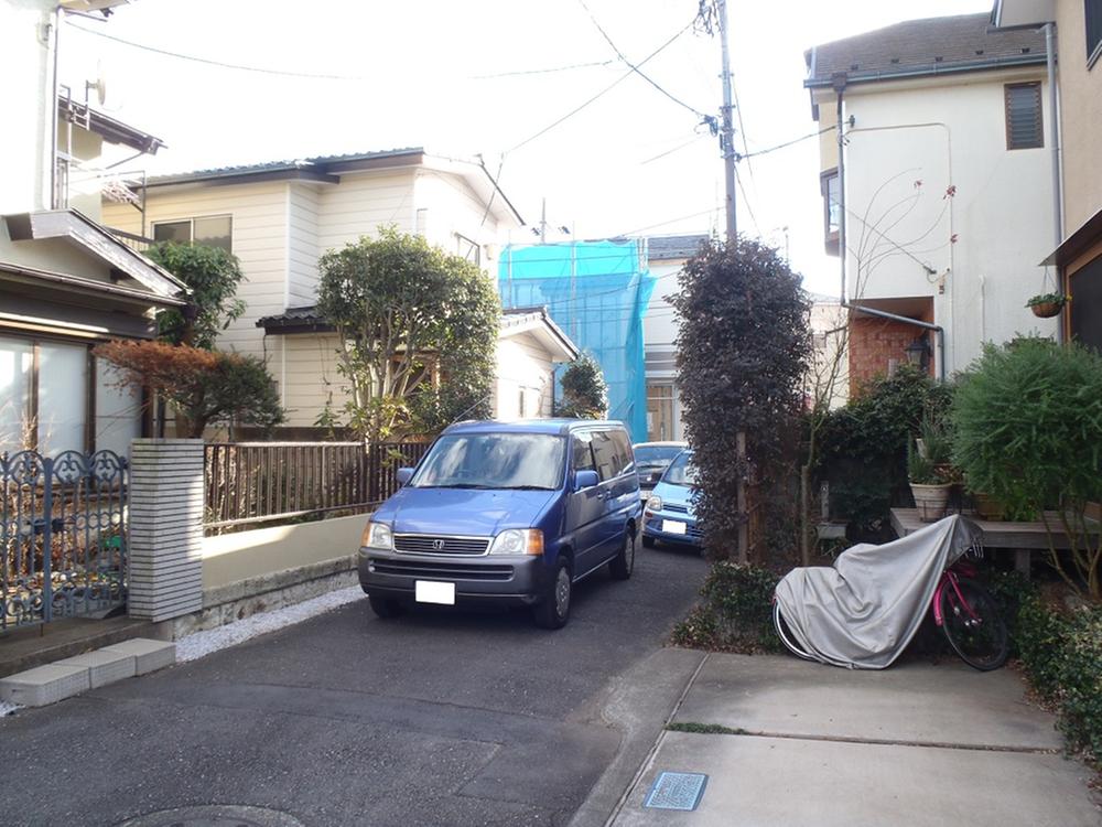 Local photos, including front road. Local (12 May 2013) Shooting