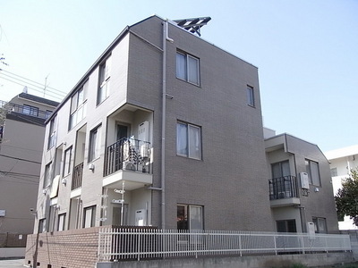 Building appearance. Security camera equipped on the first floor balcony side