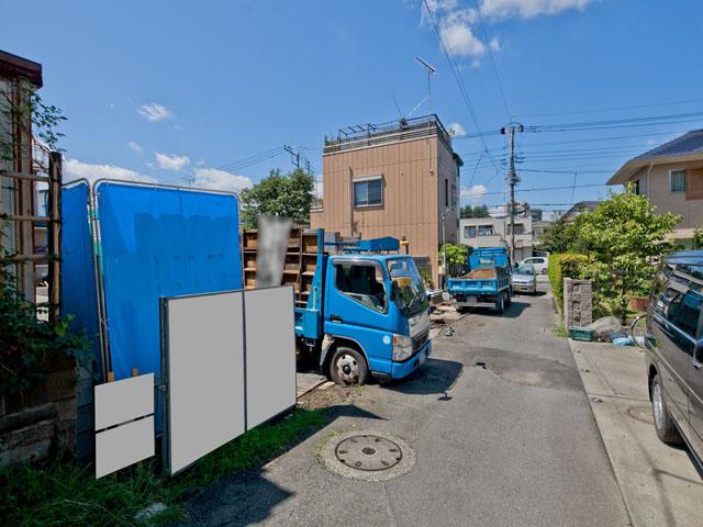 Local photos, including front road. Local (August 2013) Shooting