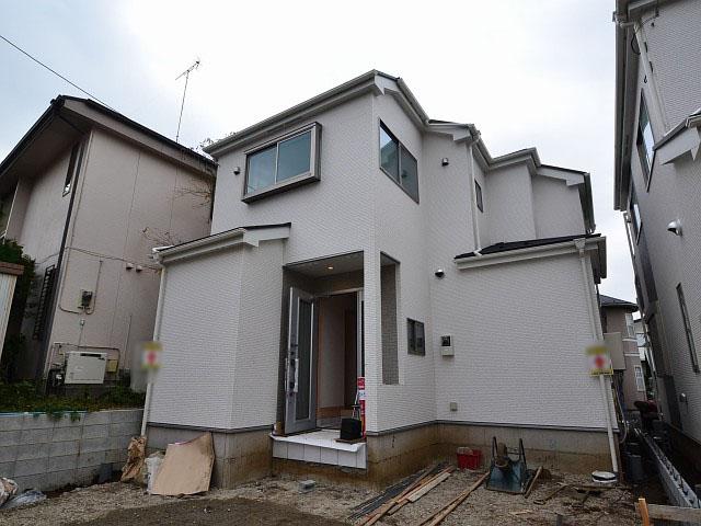 Local appearance photo. Building 2 Under construction