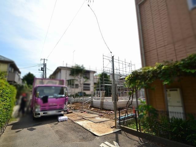 Local photos, including front road. Contact road situation