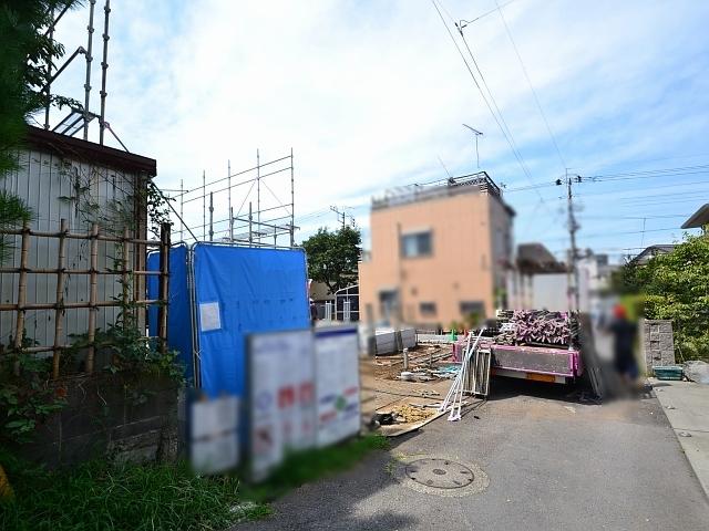 Local photos, including front road. Contact road situation